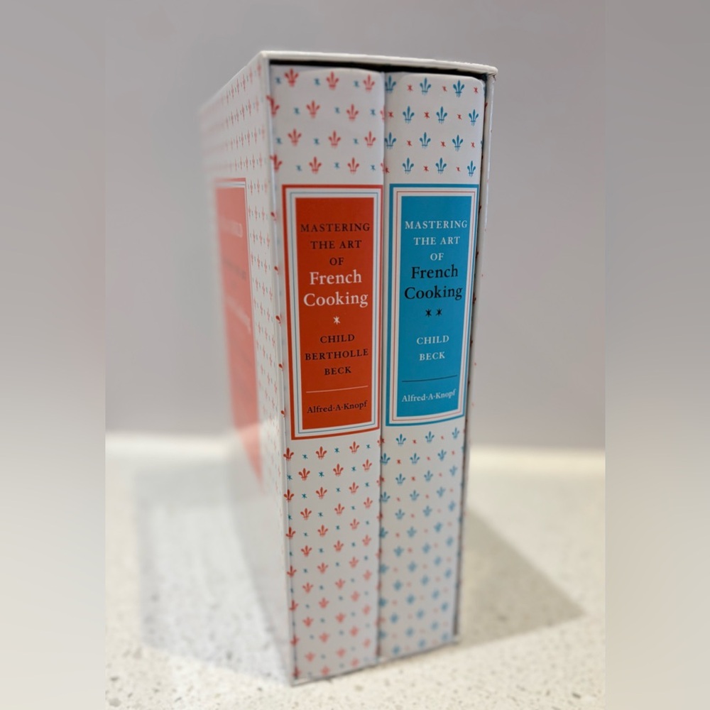 Julia Child Master the Art of French Cooking, the Essential Cooking Classics